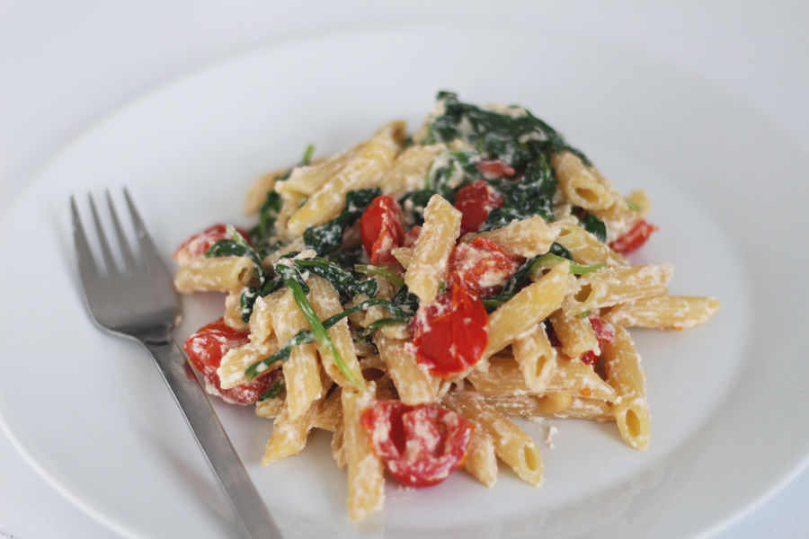 Vegetarische pasta met ricotta, spinazie en cherrytomaat (15 min. recept)