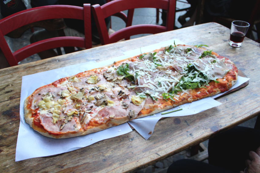 Pizza eten bij Pomodorino in Berlijn