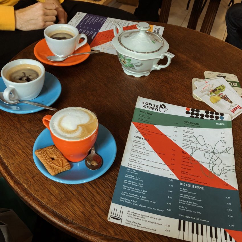 Koffie bij Coffee & Vinyl in Antwerpen