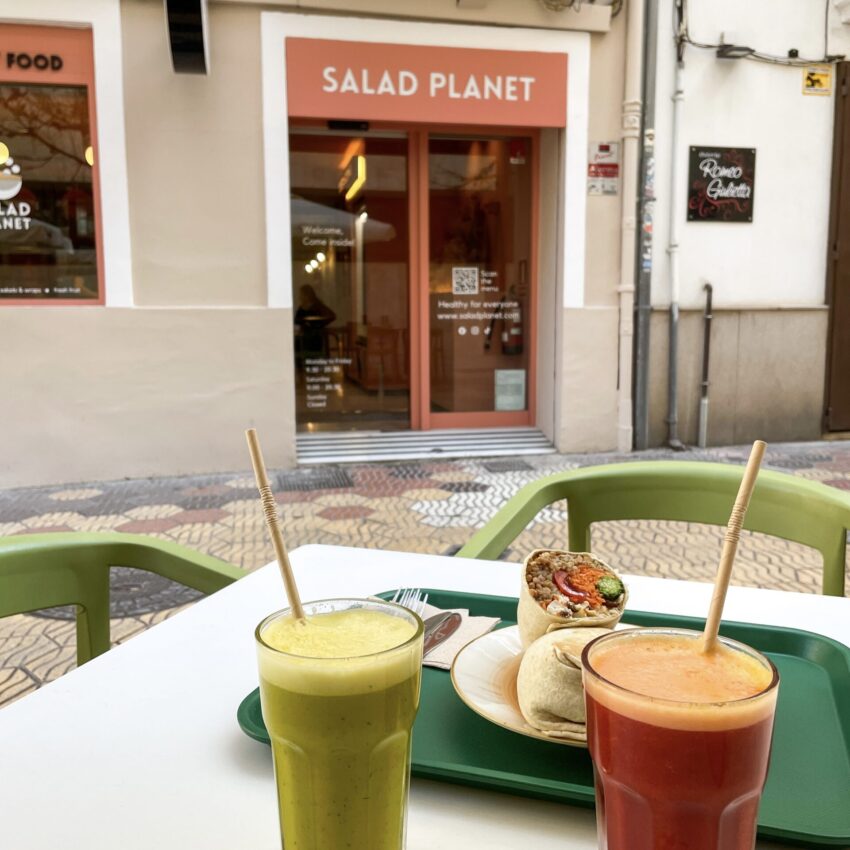 Lunchen bij Salad Planet in Valencia