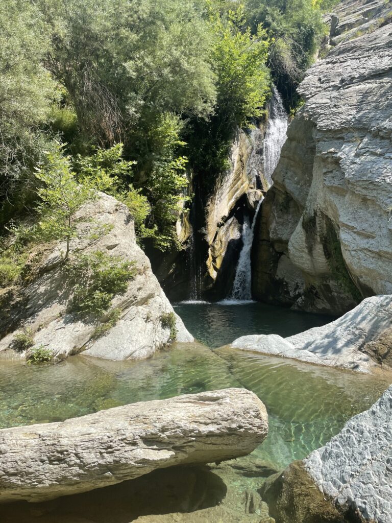 Kosten vakantie naar Albanië: Bogava Waterfall